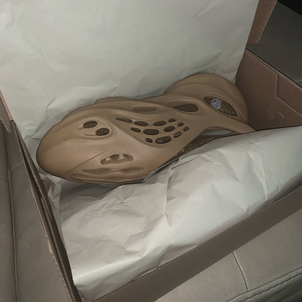 YEEZY FOAM RUNNERS “OCHRE” BRAND NEW 2021